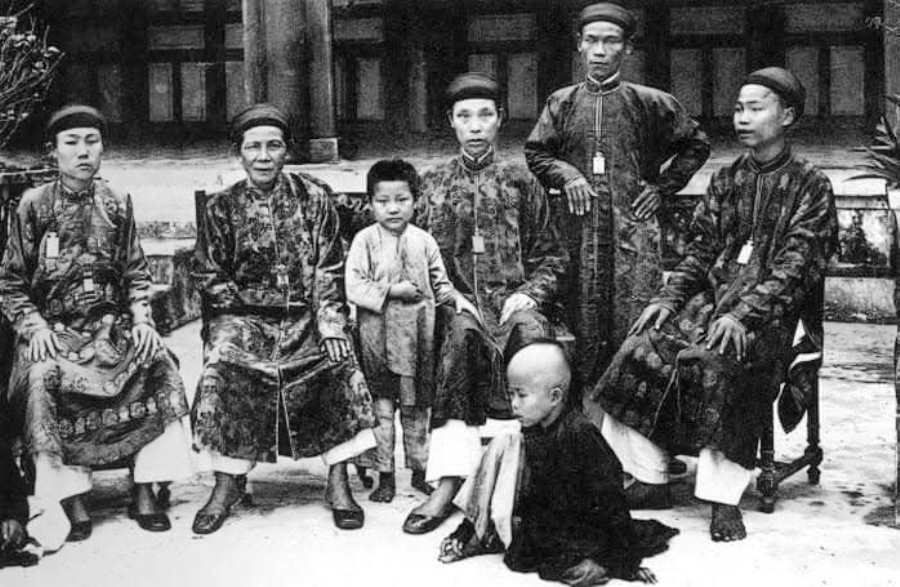 Nguyen Dynasty Eunuchs- Hue Top Tours