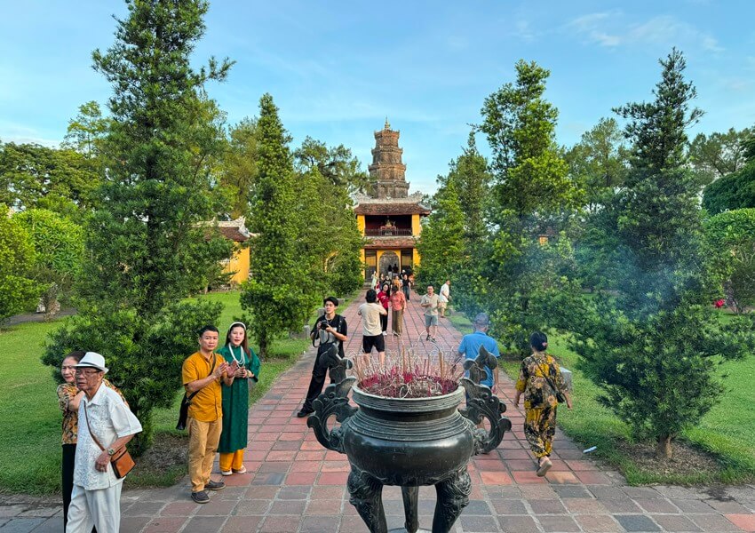 Thien Mu Pagoda Dress Code- Hue Top Tours