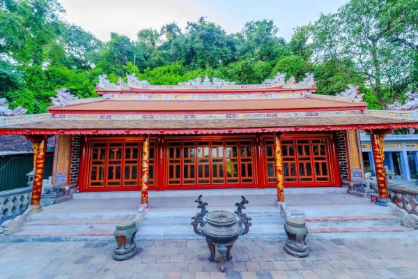 Hon Chen Temple- Hue Top Tours