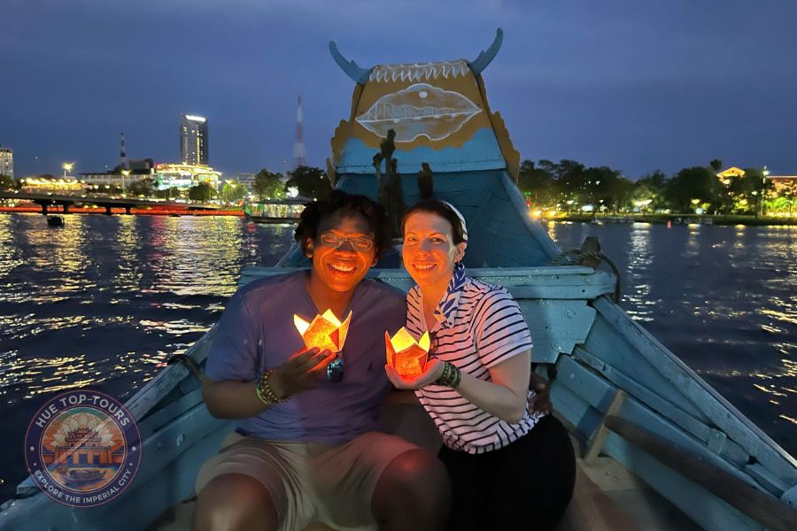 Hue night cruise