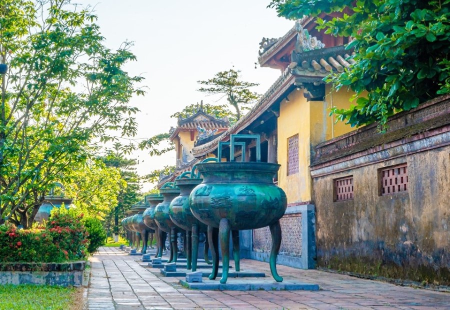 Nine Dynastic Urns- Hue Top Tours