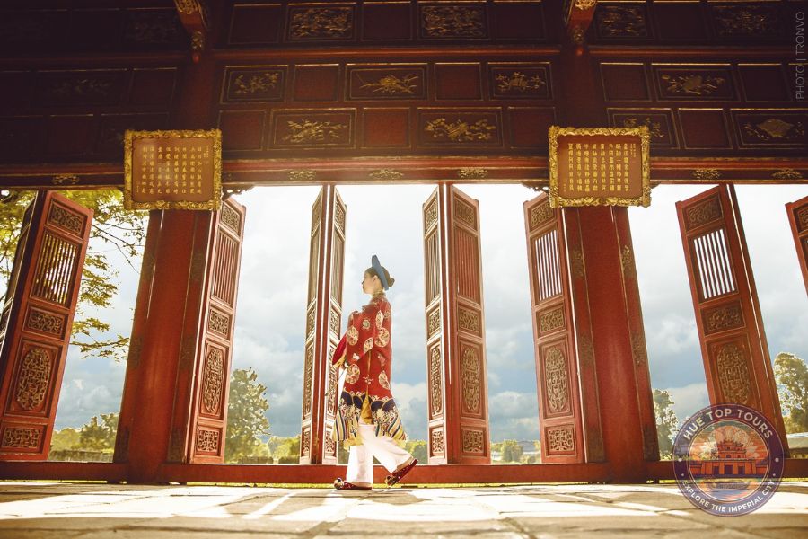 Nguyen Dynasty Clothes - Hue Top Tours