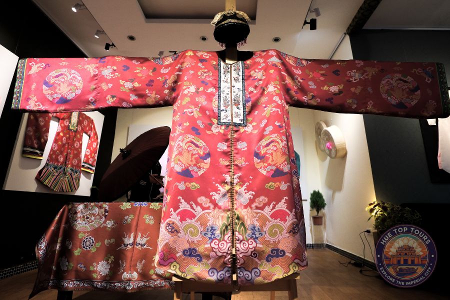 Nguyen Dynasty Clothes - Hue Top Tours