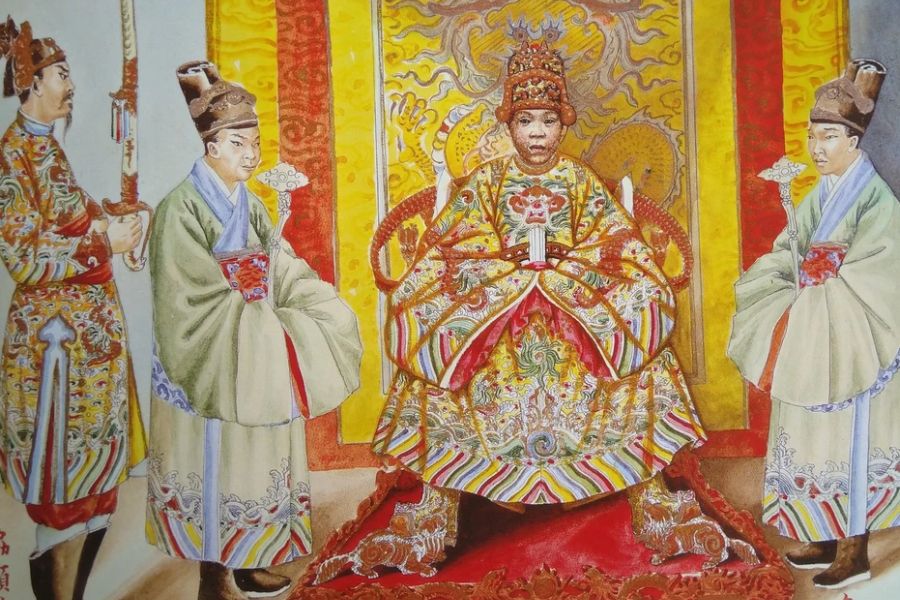 Nguyen Dynasty Clothes - Hue Top Tours