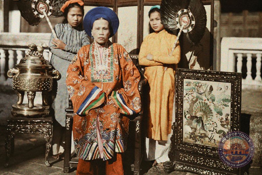 Nguyen Dynasty Clothes - Hue Top Tours