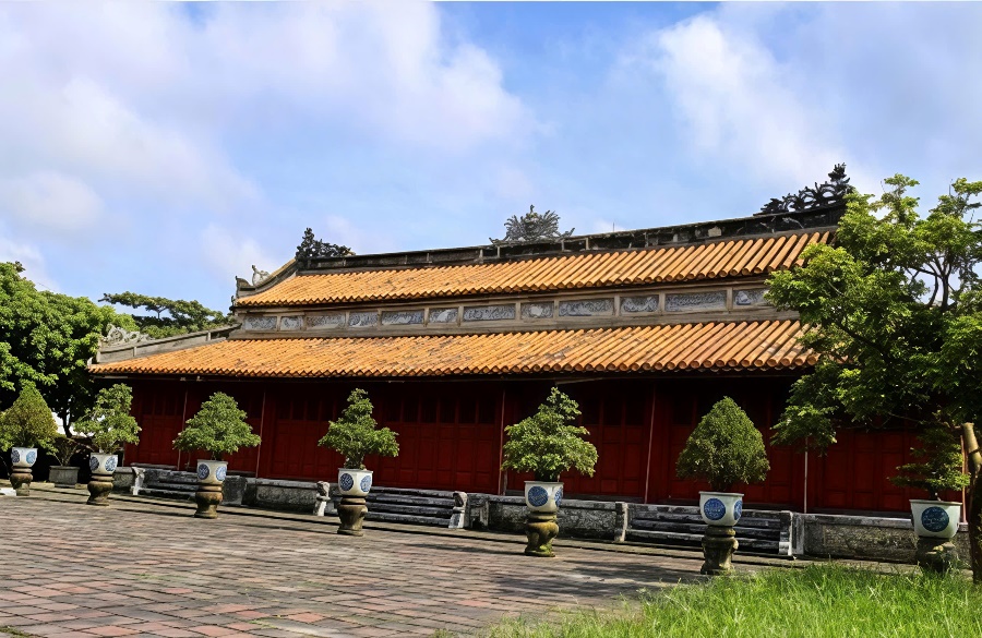 Duc Duc Tomb- Hue Top Tours